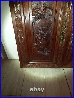 2 ancien panneaux porte de buffet bois sculpté décoration personnages romantique