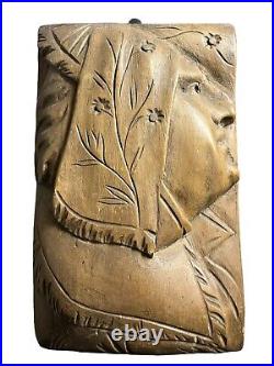 ANCIEN Panneau en BOIS Sculpté Portrait De Femme BRETONNE