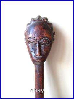 ANCIENNE ET JOLIE CUILLER BAOULE Côte d'Ivoire EN BOIS SCULPTE AVEC BELLE TETE