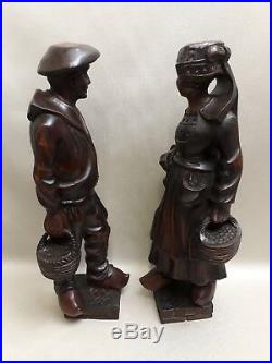 Ancien COUPLE DE BRETONS PÊCHEUR en bois sculpté de personnages statues