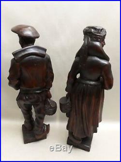 Ancien COUPLE DE BRETONS PÊCHEUR en bois sculpté de personnages statues
