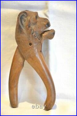 Ancien Casse Noix En Bois Sculpte Art Populaire De La Foret Noire Tete De Lion