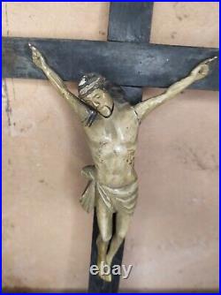 Ancien Christ Crucfix en bois sculpté polychrome XVIII XIX ème