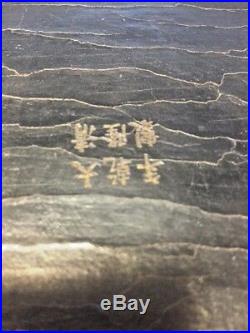 Ancien Finement Sculpté Chinois Cinabre Rouge Vessel With Signature Bois Base