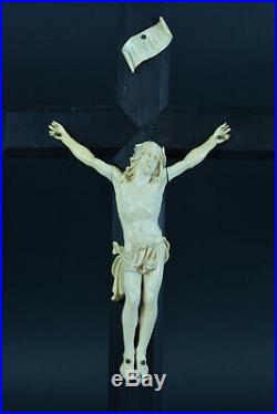Ancien Grand crucifix sculpté Christ Dolens 19ème périzonium noué à droite