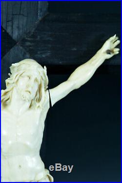 Ancien Grand crucifix sculpté Christ Dolens 19ème périzonium noué à droite