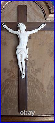 Ancien Jesus Christ sculpté Cadre Bois Doré époque Napoleon III Victorian 19ème