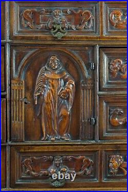 Ancien Meuble cabinet de voyage Renaissance mémento mori Italie bois sculpté