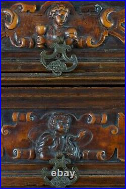 Ancien Meuble cabinet de voyage Renaissance mémento mori Italie bois sculpté