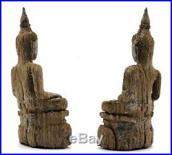 Ancien bouddha en bois sculpté prend la terre à témoin Bois Thaïlande
