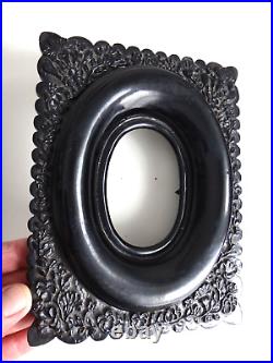 Ancien cadre en bois sculpté pour miniature Old wooden frame carved XIX