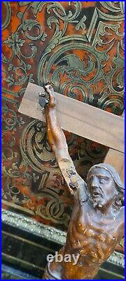 Ancien christ en bois sculpté 18ème