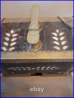Ancien coffre de cireur turc sculpté en bois, laiton et nacre