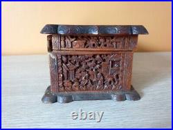 Ancien coffret en bois de Santal sculpté Chine Canton XIXème personnages boite