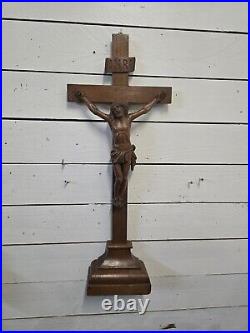 Ancien crucifix sculpté en bois de chêne 84cm de haut