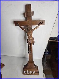 Ancien crucifix sculpté en bois de chêne 84cm de haut