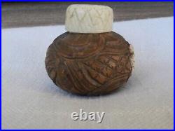 Ancien flacon/tabatière noix de corozo sculptée décor chinois