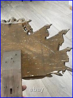 Ancien fronton miroir cadre en bois sculpté doré aux armes des Bourbon Condé