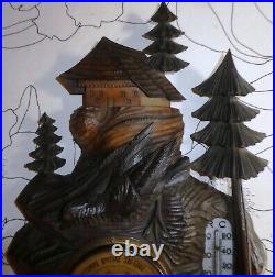 Ancien grand baromètre et thermomètre mural en bois sculpté forêt noire