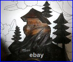 Ancien grand baromètre et thermomètre mural en bois sculpté forêt noire