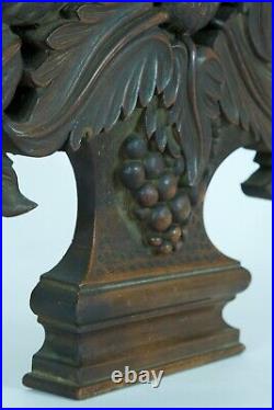 Ancien grand et beau fronton en bois sculpté au panier de fruits 19ème