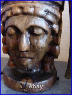 Ancien pot a tabac en bois sculpté a décors de visage avec 3 pipes (ch)