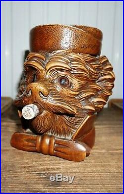Ancien pot à tabac en bois sculpté, tête de chien au cigare, Forêt Noire, XIXe