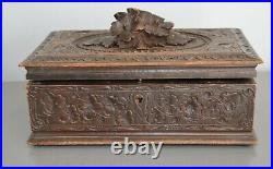 Ancienne Boite Coffret Forêt Noir Bois Sculpté Fleur Relief Velours Intérieur