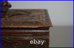 Ancienne Boite Coffret Forêt Noir Bois Sculpté Fleur Relief Velours Intérieur