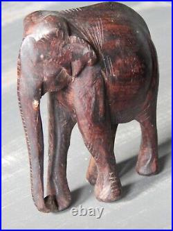 Ancienne Famille Elephant En Bois Sculpte