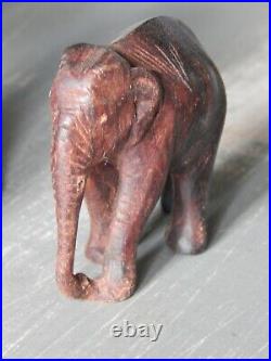 Ancienne Famille Elephant En Bois Sculpte
