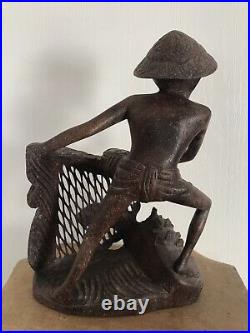 Ancienne SCULPTURE Artisanale D'Asie Pêcheur Avec Filet En Bois Sculpté