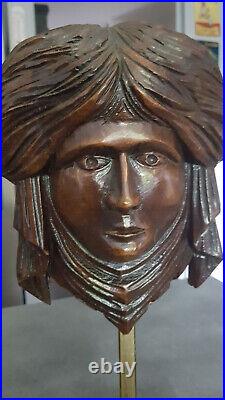 Ancienne Tête de femme sculptée à double face sur support