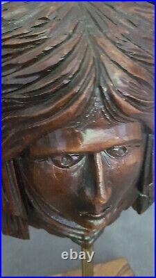 Ancienne Tête de femme sculptée à double face sur support
