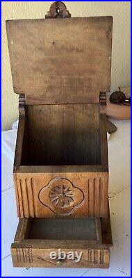 Ancienne belle boite à sel Provencale en Noyer sculpté avec tiroir