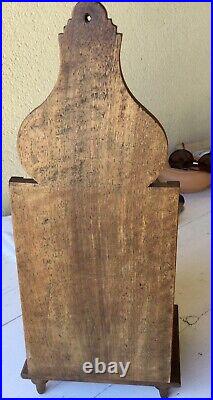 Ancienne belle boite à sel Provencale en Noyer sculpté avec tiroir