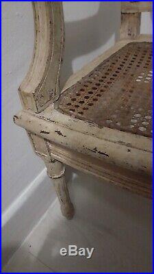 Ancienne chaise enfant en bois et canisse dossier sculpté