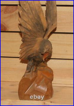 Ancienne figurine aigle en bois sculpté à la main