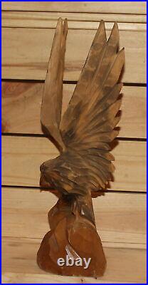 Ancienne figurine aigle en bois sculpté à la main