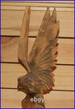 Ancienne figurine aigle en bois sculpté à la main