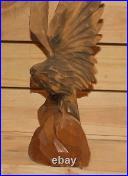 Ancienne figurine aigle en bois sculpté à la main