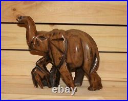 Ancienne figurine éléphant en bois sculpté à la main