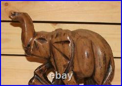 Ancienne figurine éléphant en bois sculpté à la main