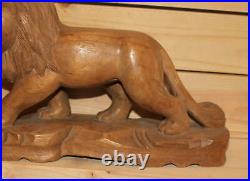 Ancienne figurine lion en bois sculpté à la main