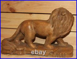 Ancienne figurine lion en bois sculpté à la main