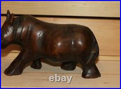 Ancienne figurine rhinocéros en bois sculpté à la main