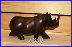 Ancienne figurine rhinocéros en bois sculpté à la main