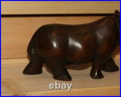 Ancienne figurine rhinocéros en bois sculpté à la main