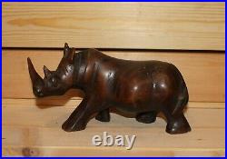 Ancienne figurine rhinocéros en bois sculpté à la main