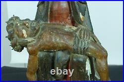Ancienne grande statue religieuse Piéta Gothique bois sculpté polychrome XV ème